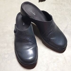 Women's Clarks slip on clog mule shoe Navy size 6